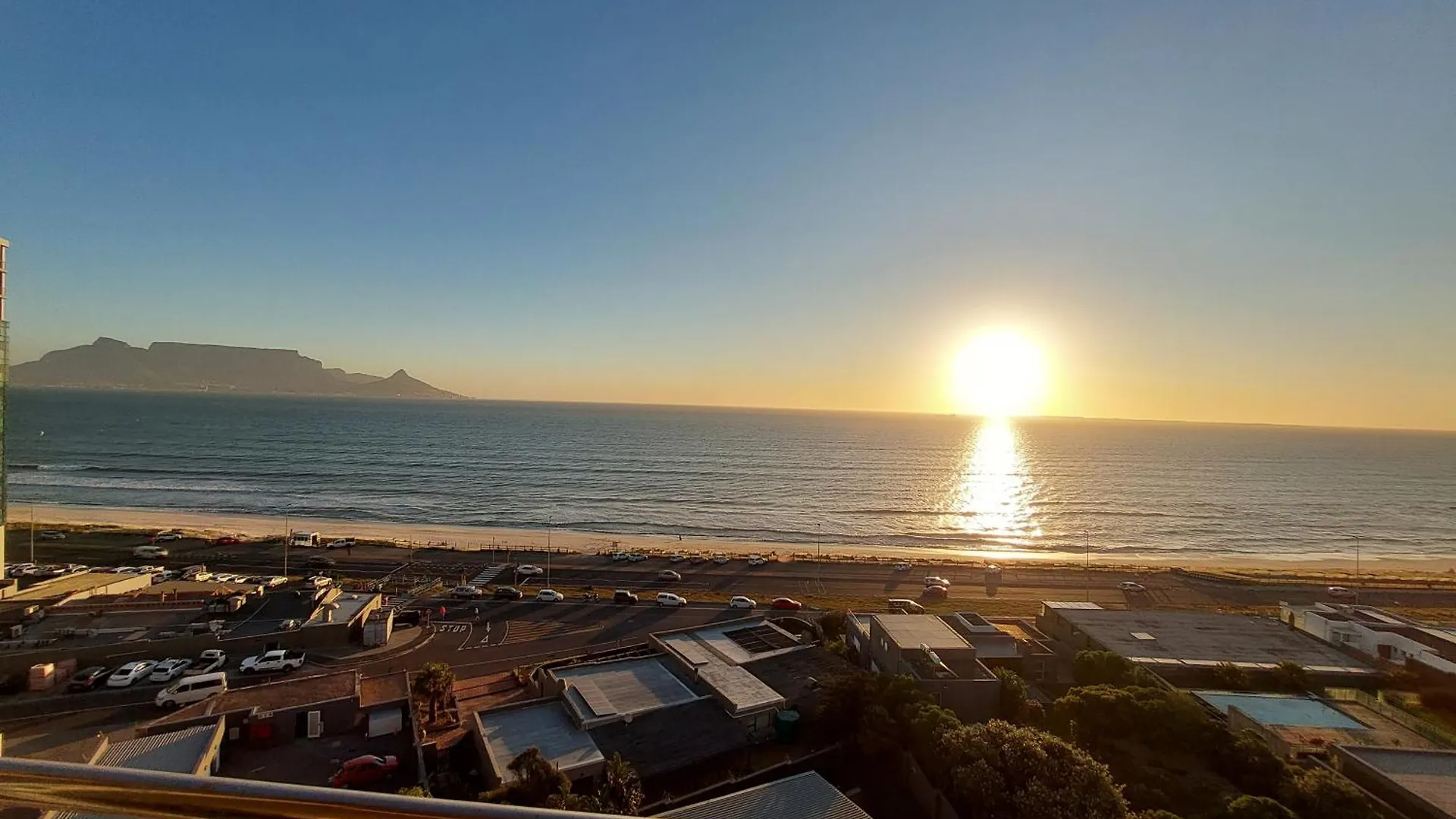 Infinity Beachfront 607 - Self Catering Unit Bloubergstrand Apartment