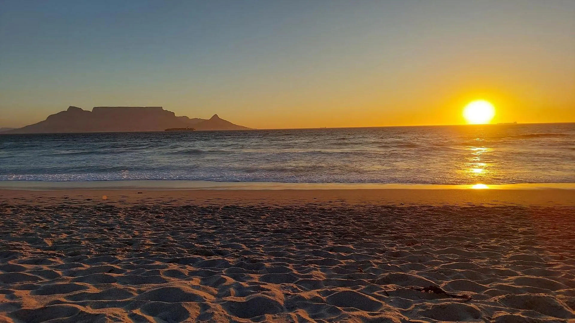 Infinity Beachfront 607 - Self Catering Unit Bloubergstrand Apartment
