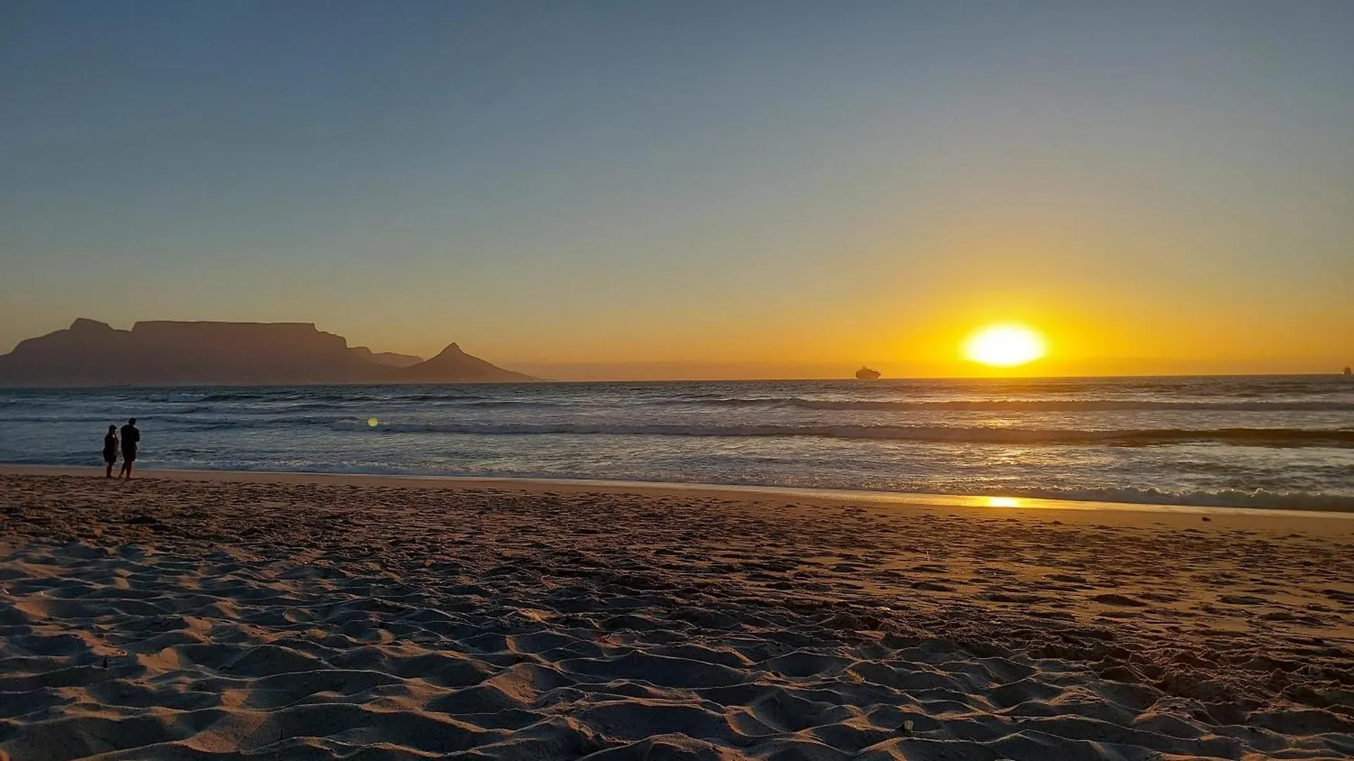 Infinity Beachfront 607 - Self Catering Unit Bloubergstrand