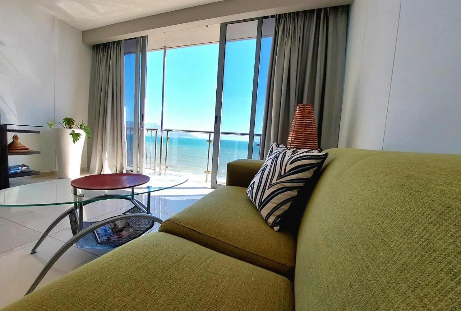 Infinity Beachfront 607 - Self Catering Unit Bloubergstrand
